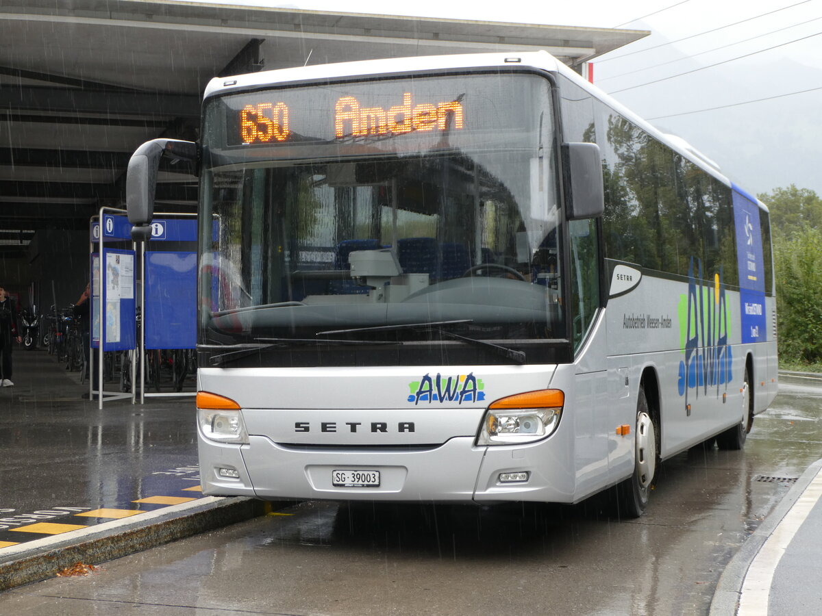 (255'400) - AWA Amden - Nr. 3/SG 39'003 - Setra am 18. September 2023 beim Bahnhof Ziegelbrcke