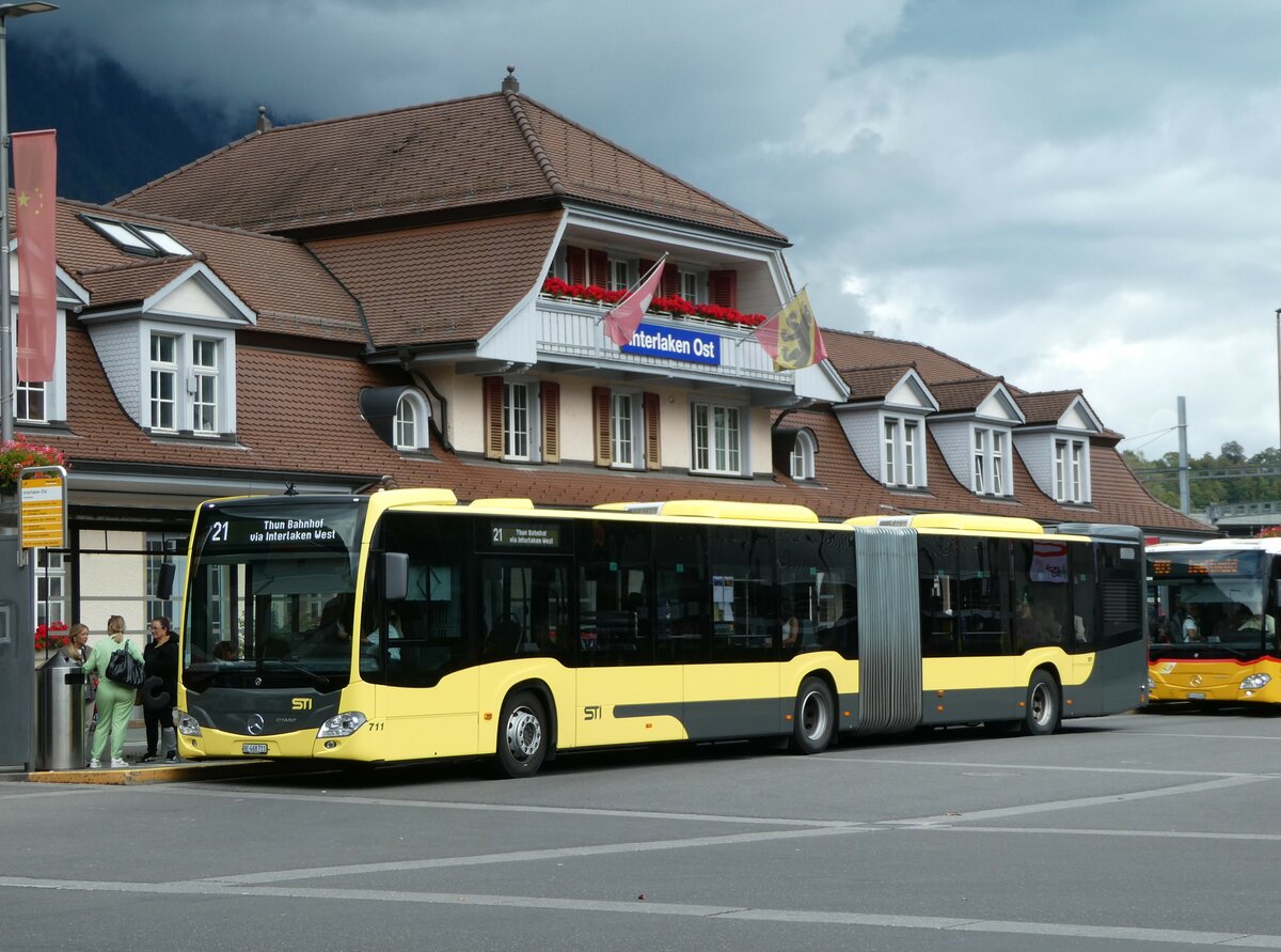 (255'473) - STI Thun - Nr. 711/BE 468'711 - Mercedes am 22. September 2023 beim Bahnhof Interlaken Ost