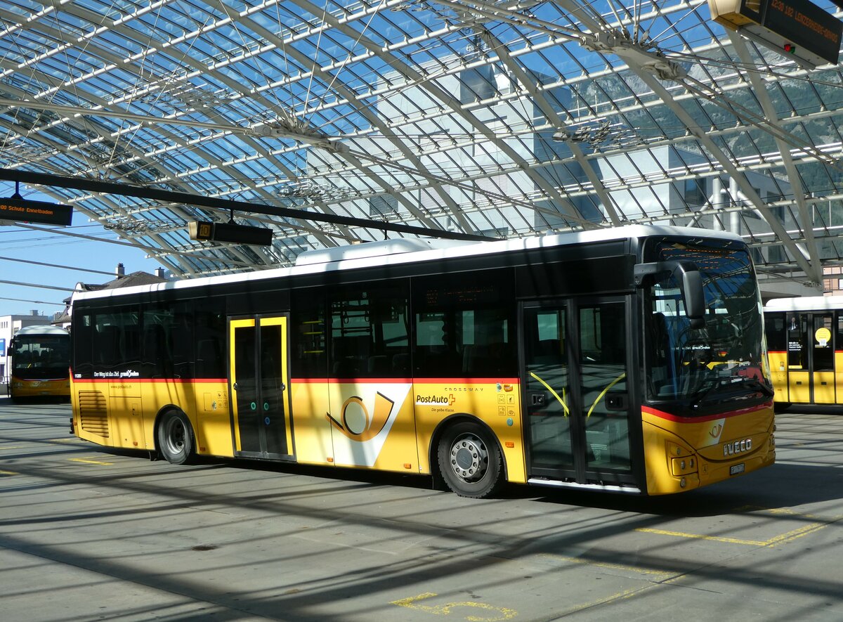 (255'581) - PostAuto Graubnden - GR 179'716/PID 11'285 - Iveco am 26. September 2023 in Chur, Postautostation