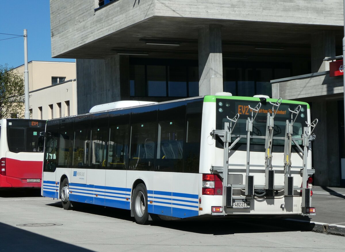 (255'610) - RTB Altsttten - Nr. 915/SG 482'211 - MAN (ex PostBus/A BD 15'345) am 26. September 2023 beim Bahnhof Buchs