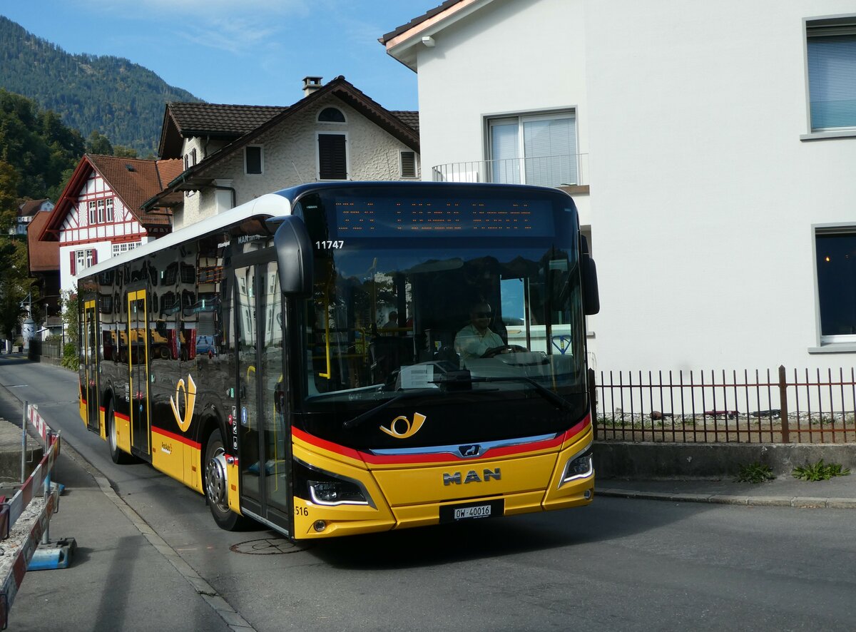 (255'684) - PostAuto Zentralschweiz - Nr. 516/OW 40'016/PID 11'747 - MAN (ex Nr. 16) am 29. September 2023 beim Bahnhof Sarnen 