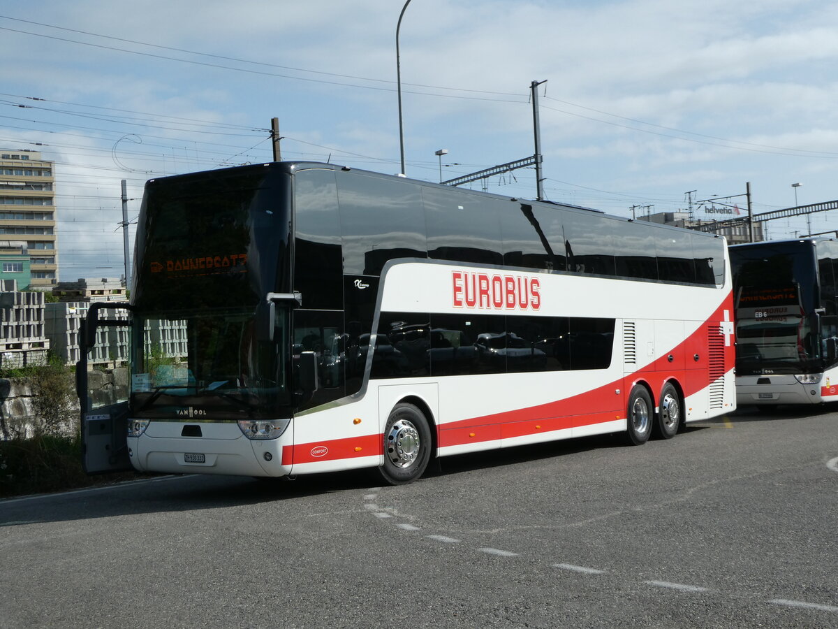 (255'707) - Welti-Furrer, Bassersdorf - Nr. SE01/ZH 930'331 - Van Hool (ex Eurobus swiss-express, Bassersdorf Nr. SE01) am 30. September 2023 in Biel Car Terminal