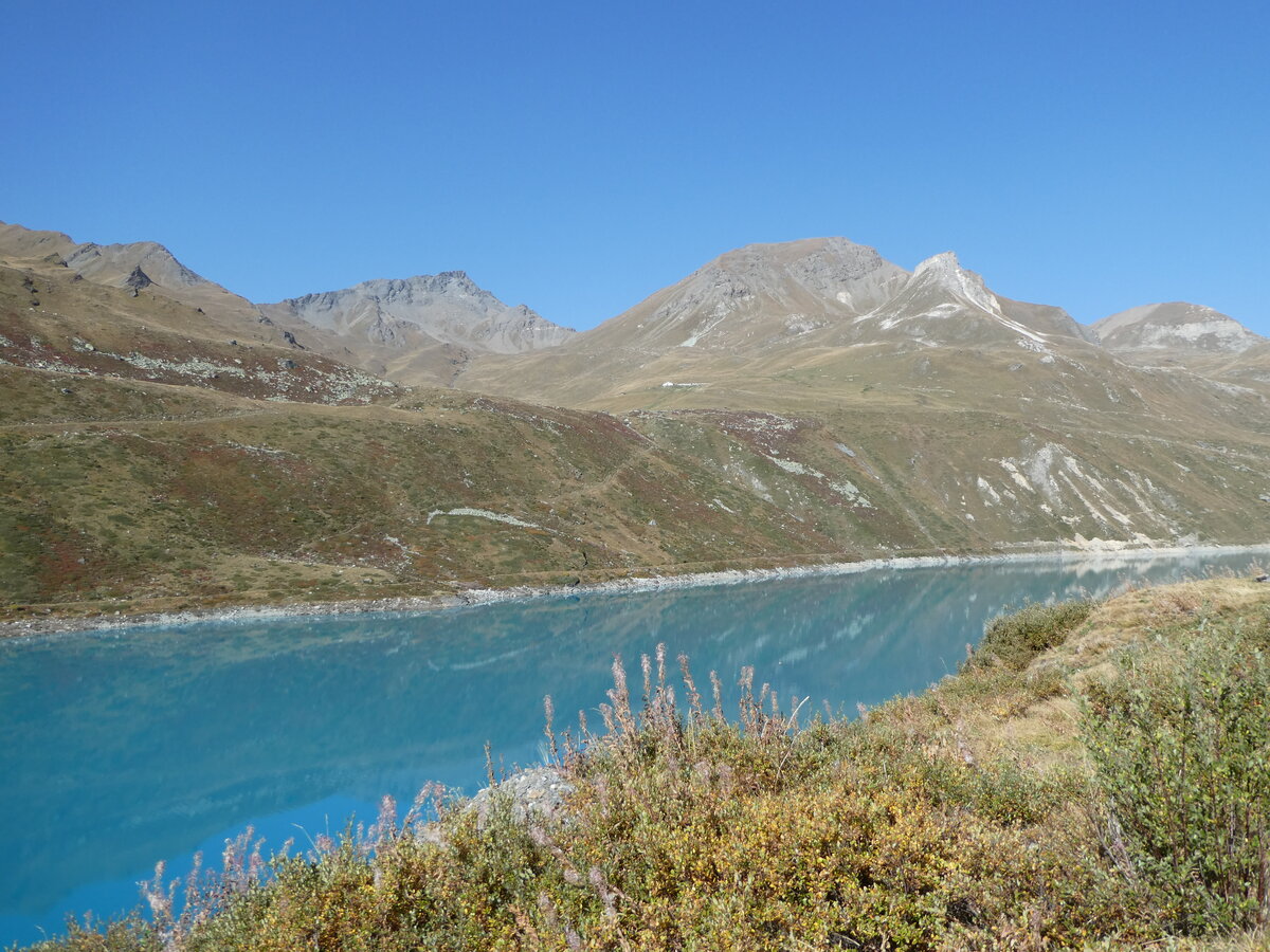 (256'031) - Der Lac de Moiry am 8. Oktober 2023 in Moiry