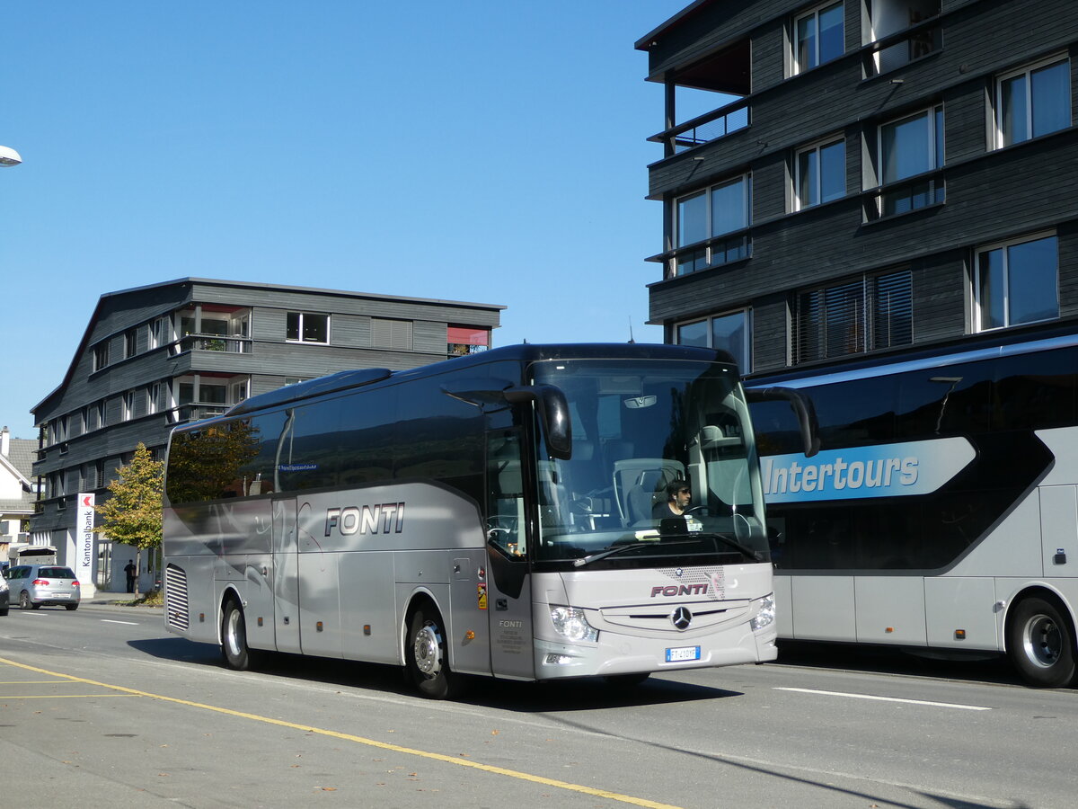 (256'128) - Aus Italien: Fonti, Citt di Castello - FT-410 YF - Mercedes am 16. Oktober 2023 beim Bahnhof Giswil