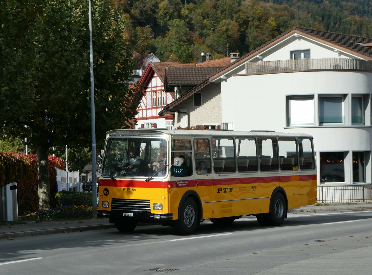 (256'472) - Lambach, Gommiswald - NW 24'301 - FBW/Eggli (ex Tanner+Lambach, Reigoldswil; ex Lambach, Rieden; ex Meier, Grt; ex AVG Grindelwald Nr. 13; ex P 24'182) am 28. Oktober 2023 beim Bahnhof Sarnen