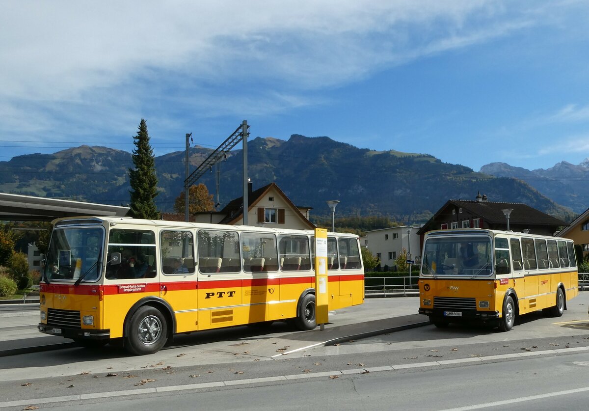 (256'479) - Lambach, Gommiswald - NW 24'301 - FBW/Eggli (ex Tanner+Lambach, Reigoldswil; ex Lambach, Rieden; ex Meier, Grt; ex AVG Grindelwald Nr. 13; ex P 24'182) + aus Deutschland: Hahn, Mnchen - M-HH 668H - FBW/FHS (ex Michels, Schmallenberg; ex FRAM Drachten/NL Nr. 5; ex P 24'184) am 28. Oktober 2023 beim Bahnhof Sarnen