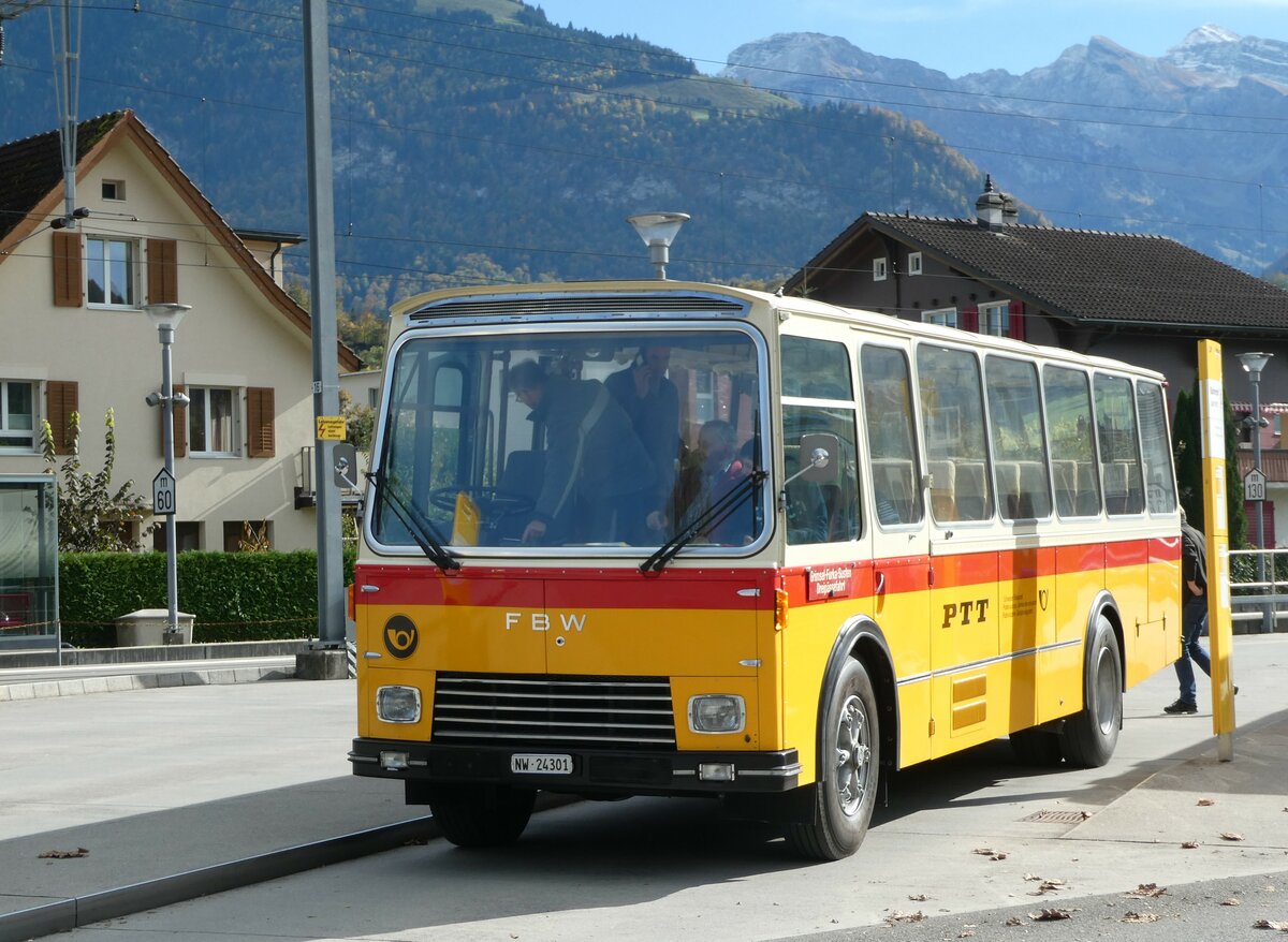 (256'480) - Lambach, Gommiswald - NW 24'301 - FBW/Eggli (ex Tanner+Lambach, Reigoldswil; ex Lambach, Rieden; ex Meier, Grt; ex AVG Grindelwald Nr. 13; ex P 24'182) am 28. Oktober 2023 beim Bahnhof Sarnen