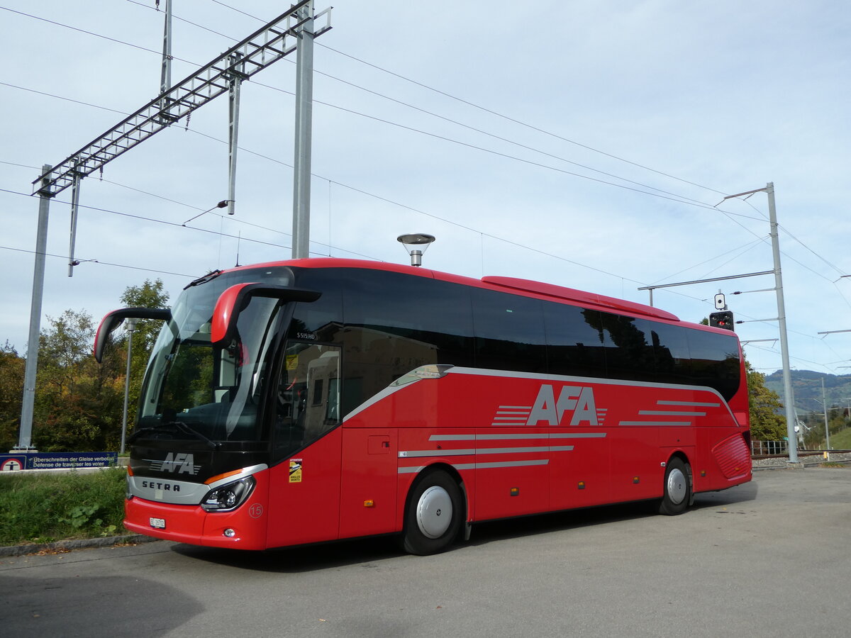 (256'547) - AFA Adelboden - Nr. 15/BE 26'702 - Setra am 29. Oktober 2023 beim Bahnhof Wimmis