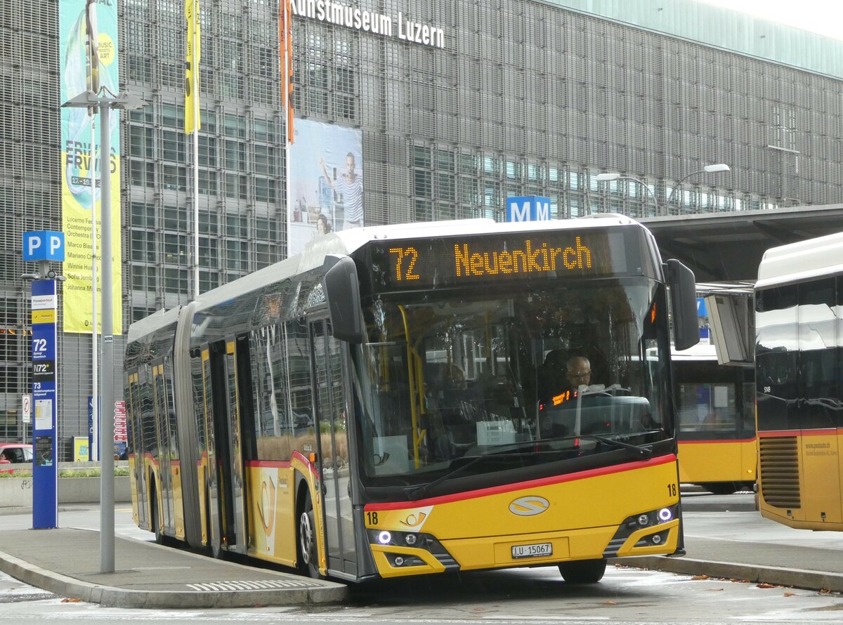 (256'859) - SB Trans, Sursee - Nr. 18/LU 15'067/PID 11'233 - Solaris (ex Nr. 43) am 10. November 2023 beim Bahnhof Luzern 