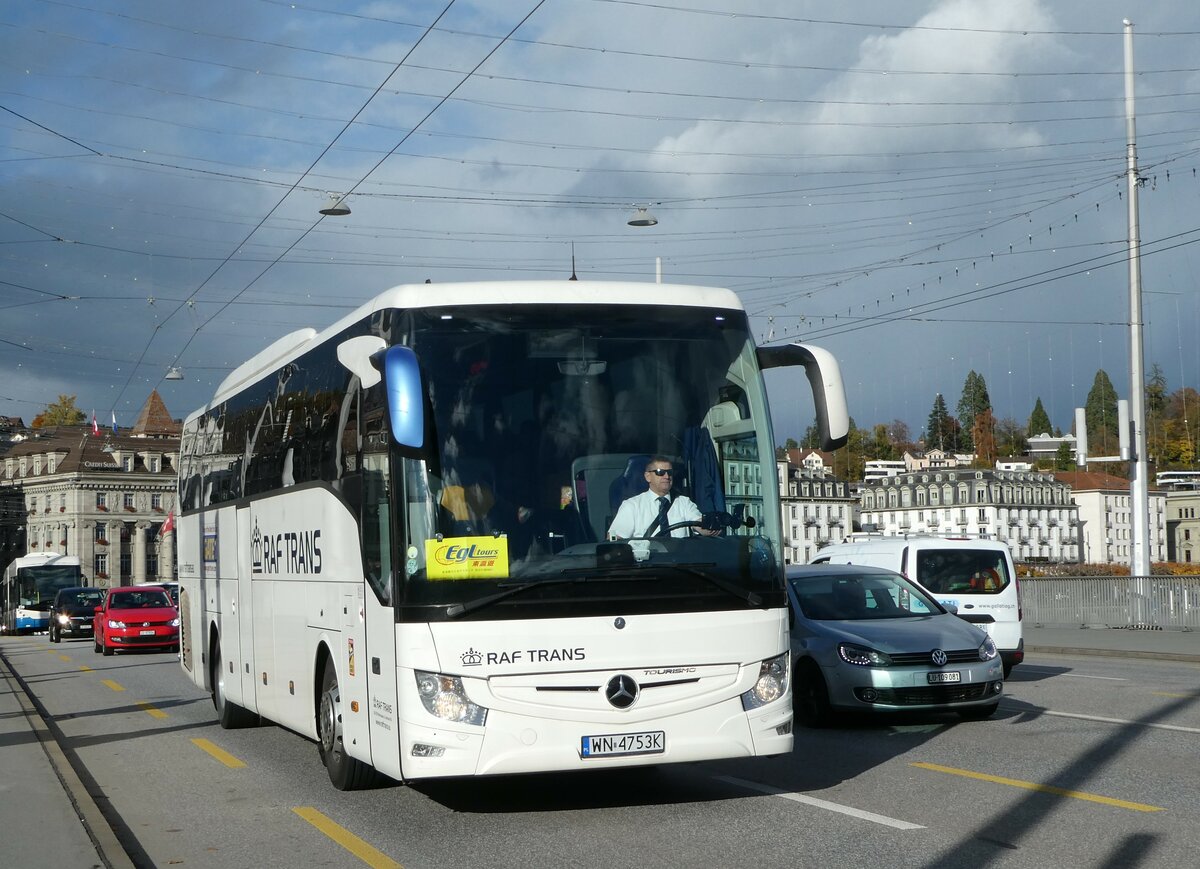 (256'888) - Aus Polen: Raf Trans, Warszawa - WN 4753K - Mercedes am 10. November 2023 in Luzern, Bahnhofbrcke