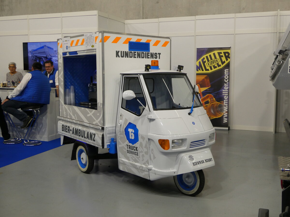 (256'930) - Truck Service - Piaggio Dreirad am 11. November 2023 in Bern, transport.ch