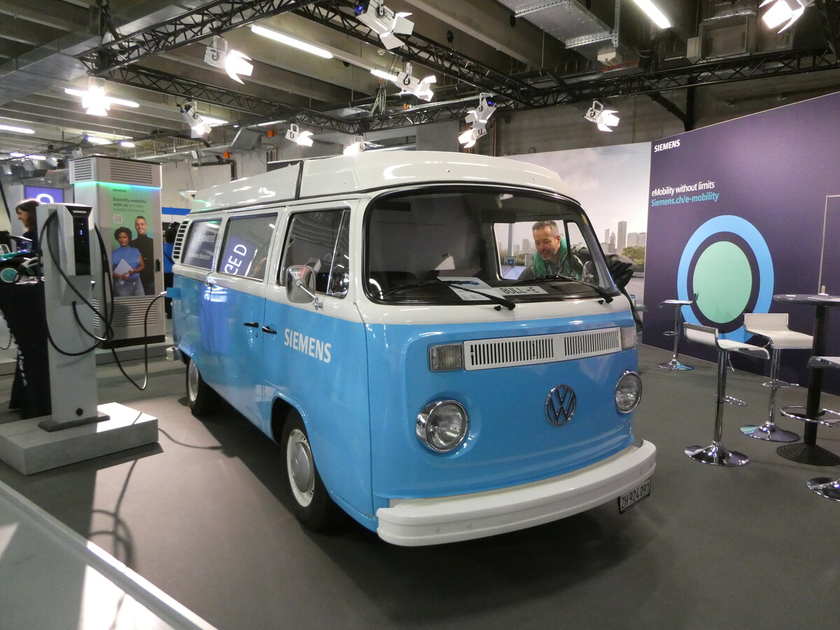 (256'945) - Siemens - ZH 924'091 - VW-Bus am 11. November 2023 in Bern, transport.ch
