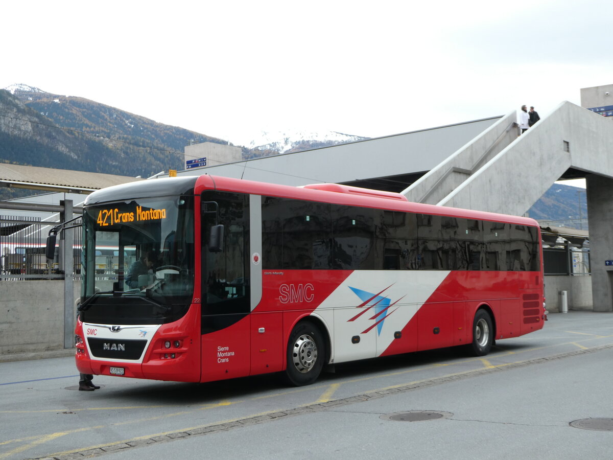 (257'018) - SMC Montana - Nr. 22/VS 539'922 - MAN am 16. November 2023 beim Bahnhof Sierre