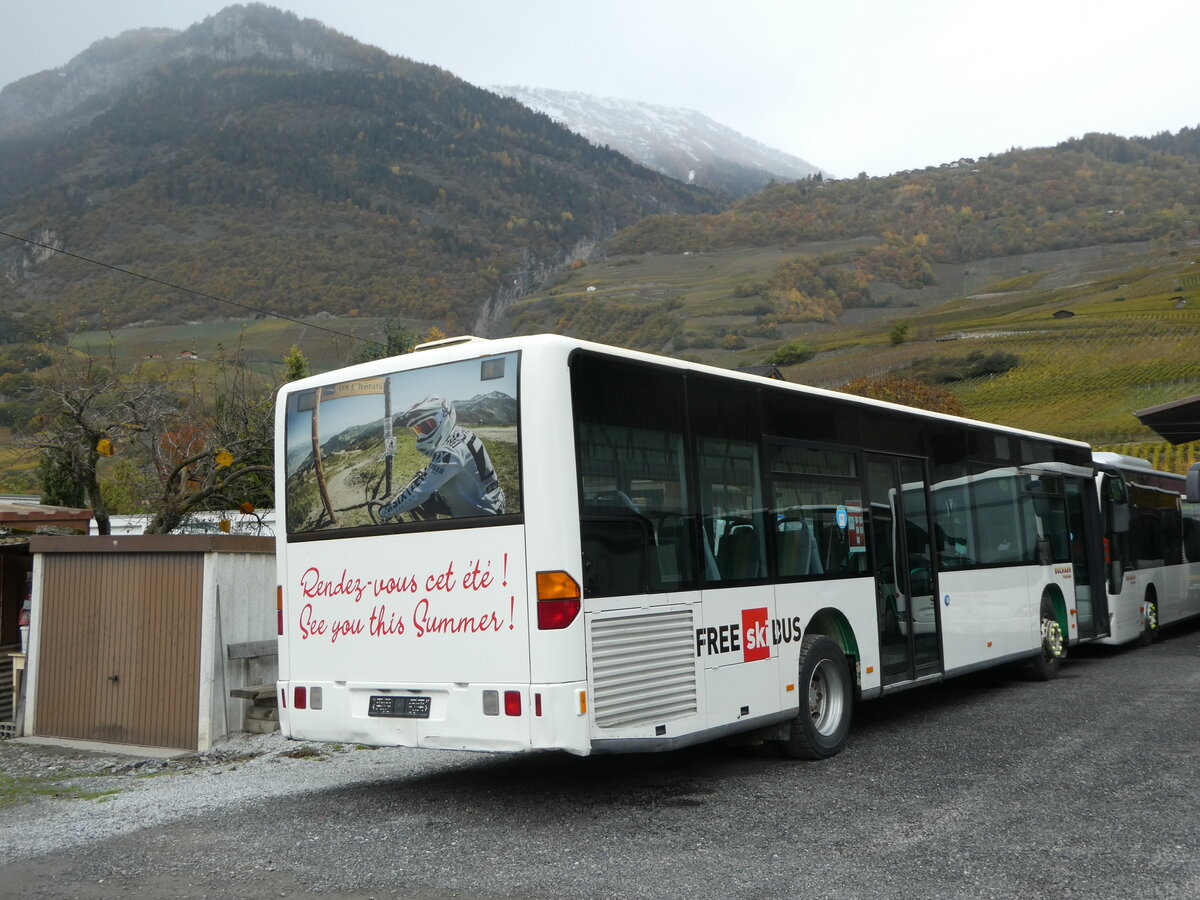 (257'045) - Buchard, Leytron - Nr. 68 - Mercedes (ex MBC Morges Nr. 66) am 16. November 2023 in Leytron, Garage