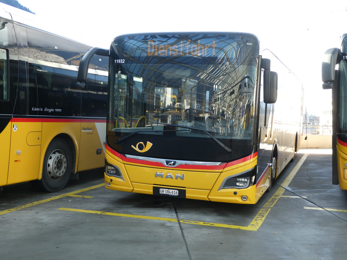 (257'194) - PostAuto Graubnden - GR 184'616/PID 11'932 - MAN am 20. November 2023 in Chur, Postautostation