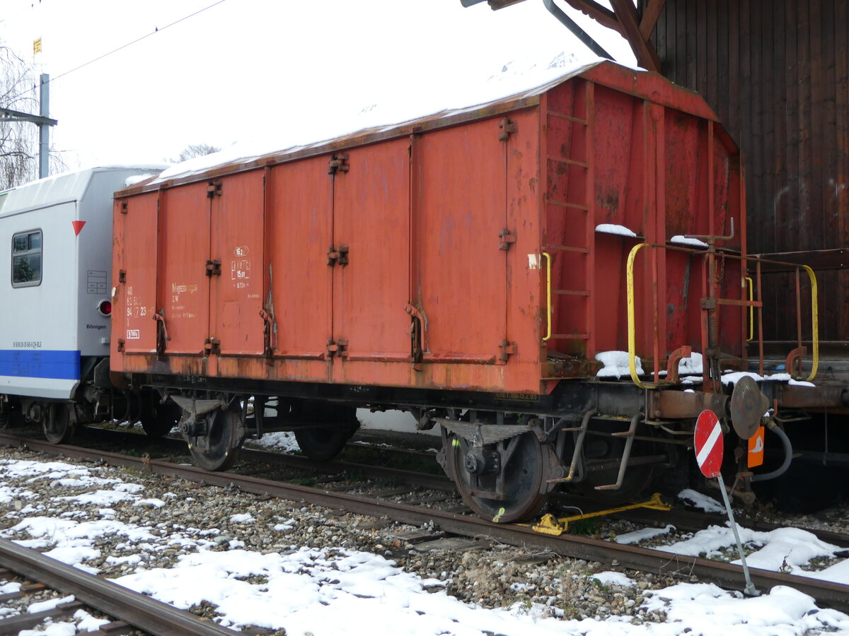 (257'252) - BLS-G�terwagen - Nr. 236-6 - am 27. November 2023 im alten Bahnhof Frutigen