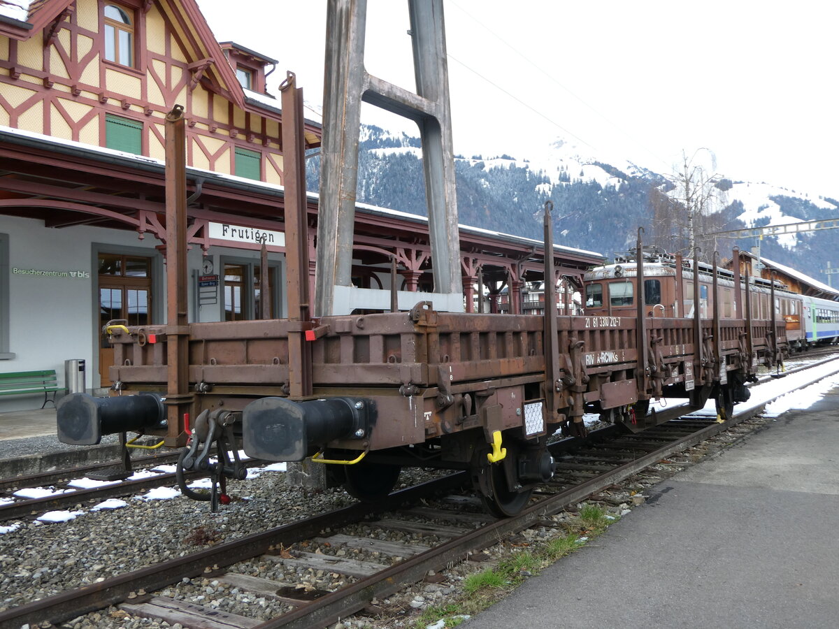 (257'253) - �BB-G�terwagen - Nr. 212-7 - am 27. November 2023 im alten Bahnhof Frutigen
