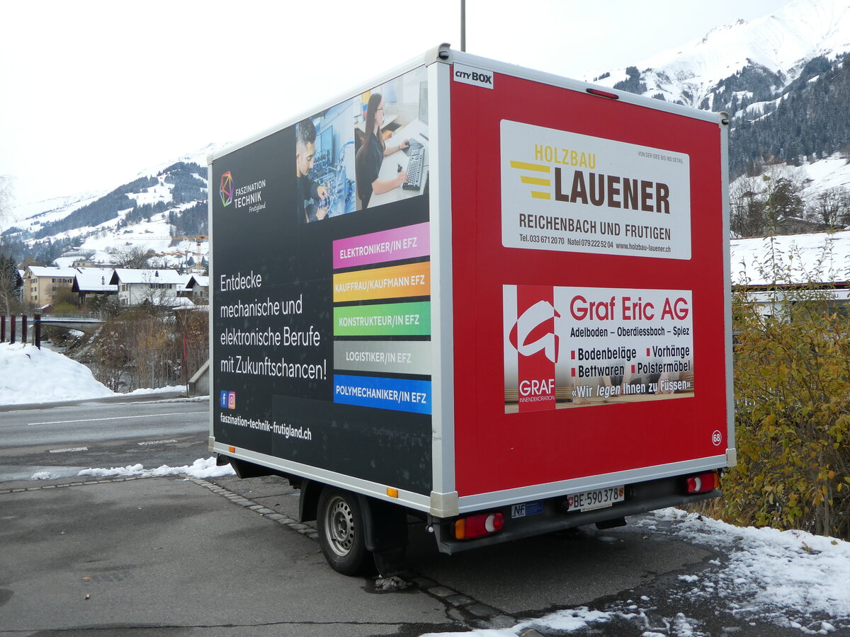 (257'258) - AFA Adelboden - Nr. 68/BE 590'378 - Niederhauser Gepckanhnger am 27. November 2023 beim Bahnhof Frutigen