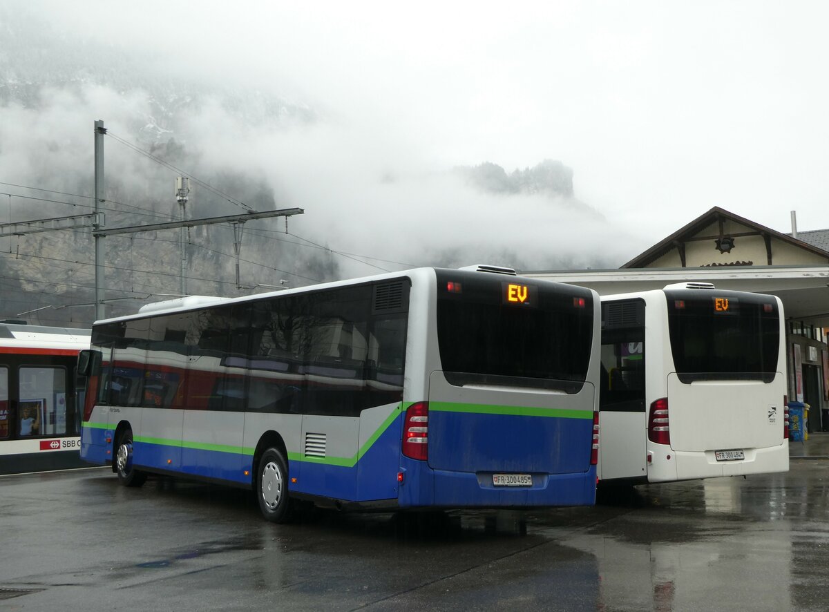 (257'328) - Intertours, Domdidier - Nr. 485/FR 300'485 - Mercedes (ex TPL Lugano Nr. 303) am 1. Dezember 2023 beim Bahnhof Meiringen