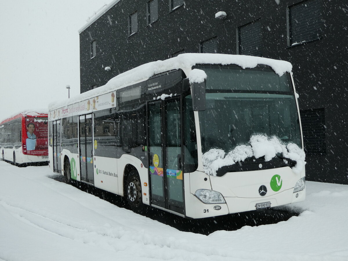 (257'347) - Maag, Kloten - Nr. 31/ZH 590'931 - Mercedes am 2. Dezember 2023 in Winterthur, Daimler Buses