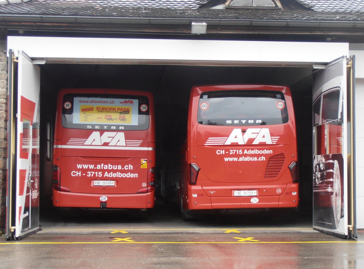 (257'606) - AFA Adelboden - Nr. 23/BE 26'709 - Setra (ex Blaguss, A-Wien Nr. 5402) + Nr. 26/BE 26'708 - Setra am 12. Dezember 2023 in Frutigen, Alte Garage