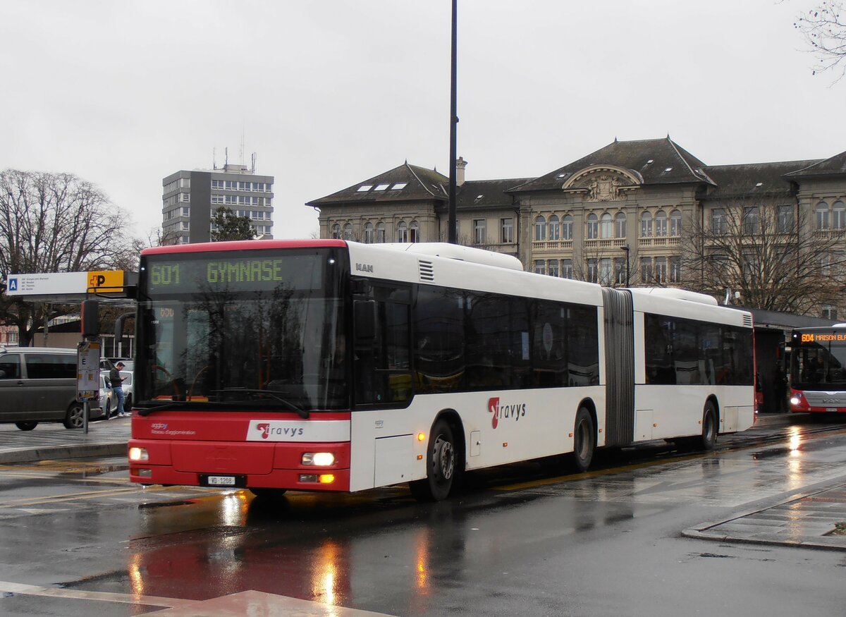 (257'792) - TRAVYS Yverdon - Nr. 302/VD 1208 - MAN am 21. Dezember 2023 beim Bahnhof Yverdon