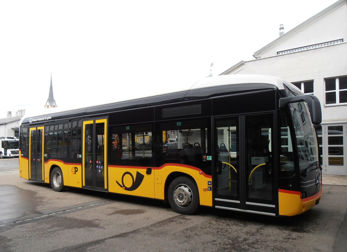 (257'858) - PostAuto Wallis - PID 11'976 - Mercedes am 23. Dezember 2023 in Nesslau, Altherr