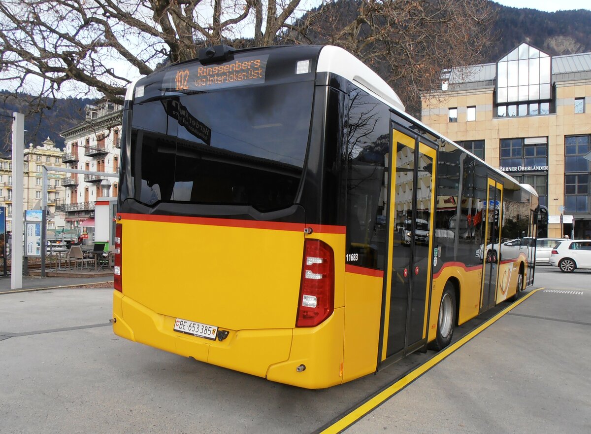 (257'985) - PostAuto Bern - BE 653'385/PID 11'683 - Mercedes am 29. Dezember 2023 beim Bahnhof Interlaken West