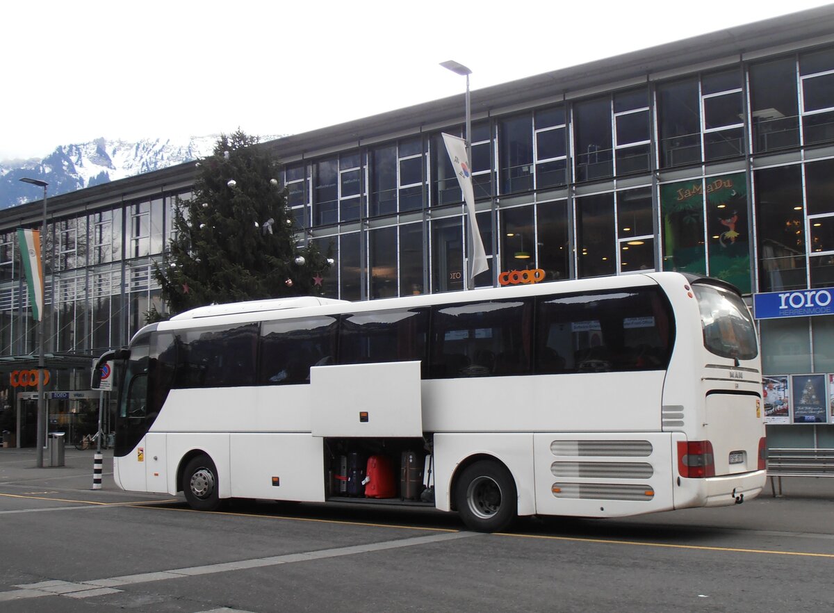 (257'999) - Aus Ungarn: ??? - PFS-971 - MAN am 29. Dezember 2023 beim Bahnhof Interlaken Ost