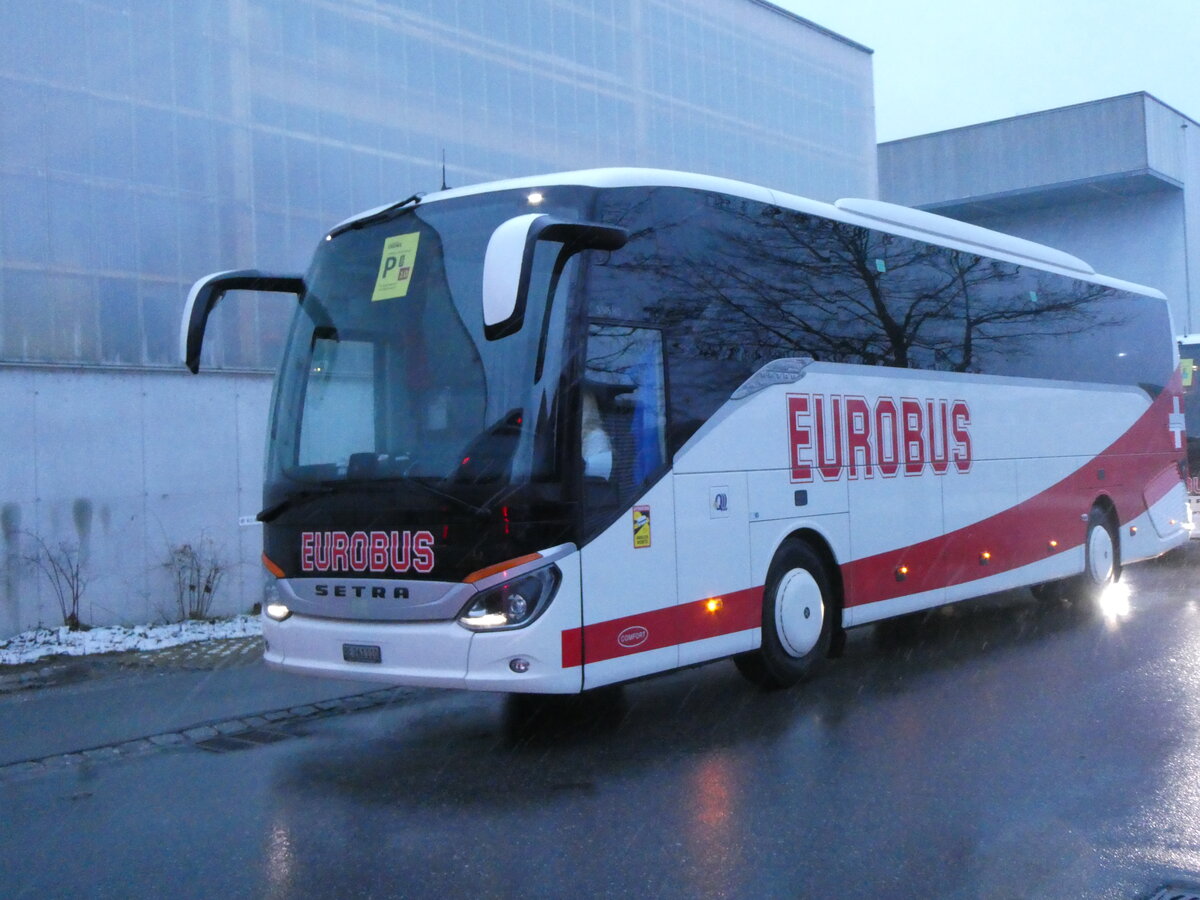 (258'147) - Funi-Car, Biel - Nr. 10/BE 261'110 - Setra am 6. Januar 2024 beim Bahnhof Frutigen