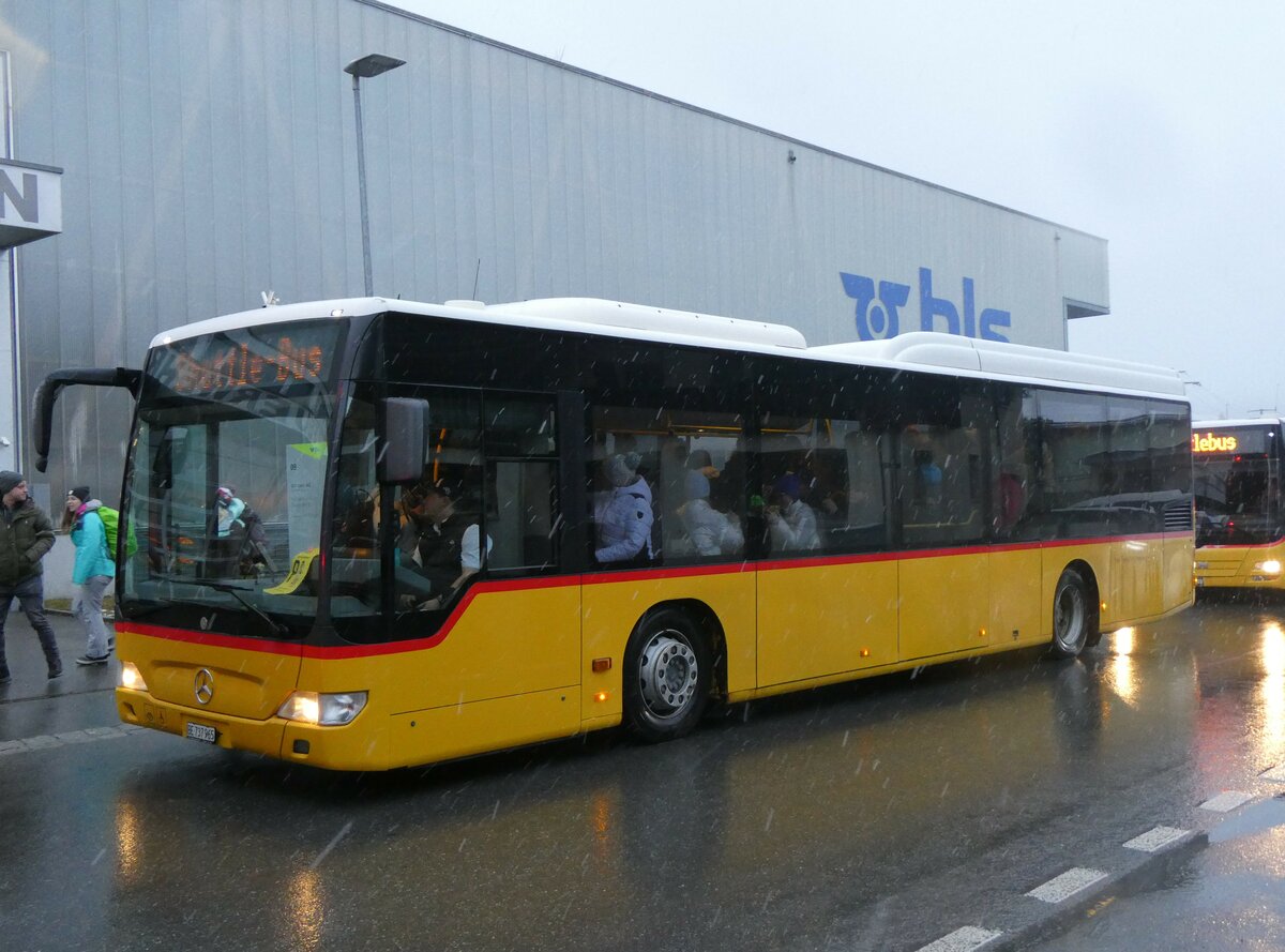 (258'186) - Engeloch, Riggisberg - Nr. 6/BE 737'965/PID 4846 - Mercedes am 6. Januar 2024 beim Bahnhof Frutigen