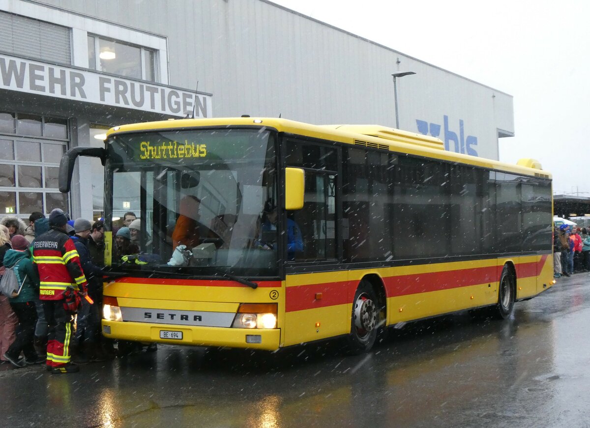 (258'201) - Tritten, Zweisimmen - Nr. 2/BE 694 - Setra (ex ASW Wintersingen Nr. 2) am 6. Januar 2024 beim Bahnhof Frutigen