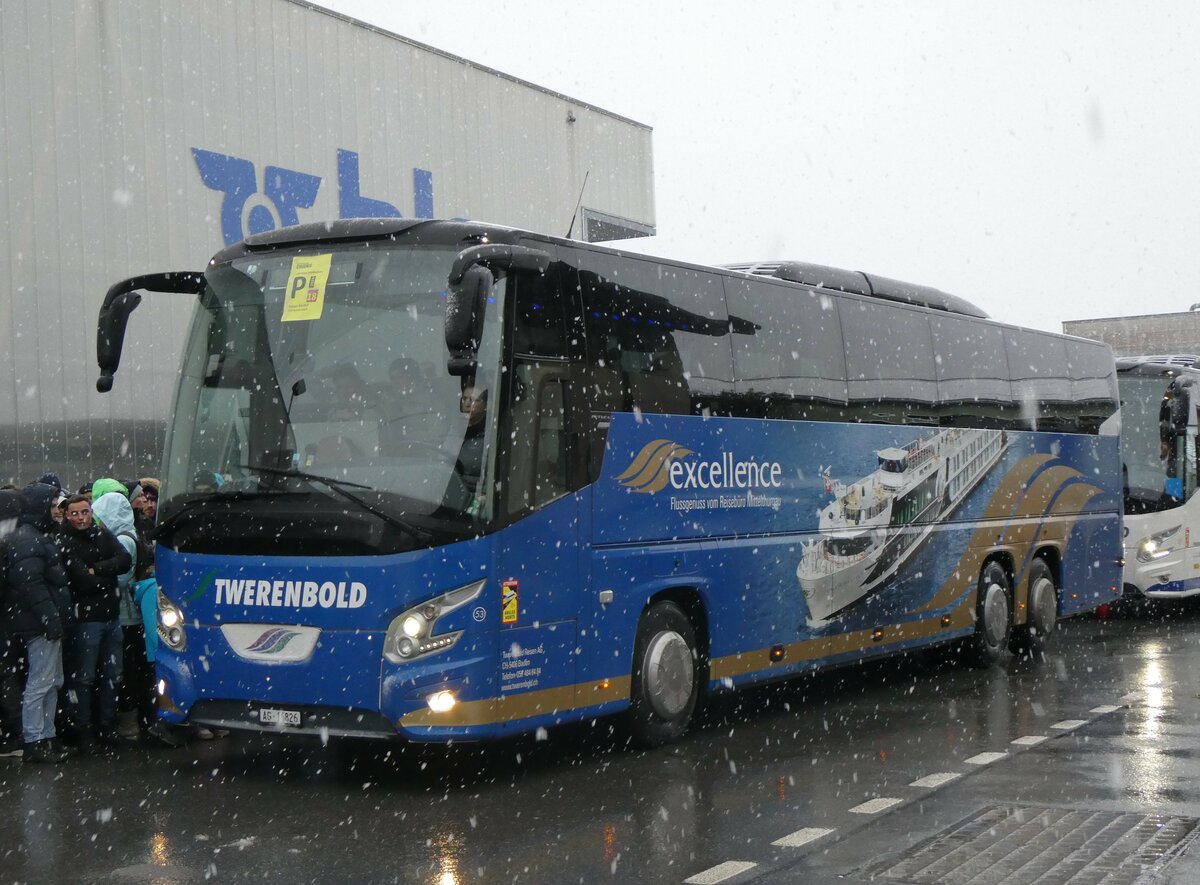 (258'213) - Twerenbold, Baden - Nr. 53/AG 16'826 - VDL am 6. Januar 2024 beim Bahnhof Frutigen