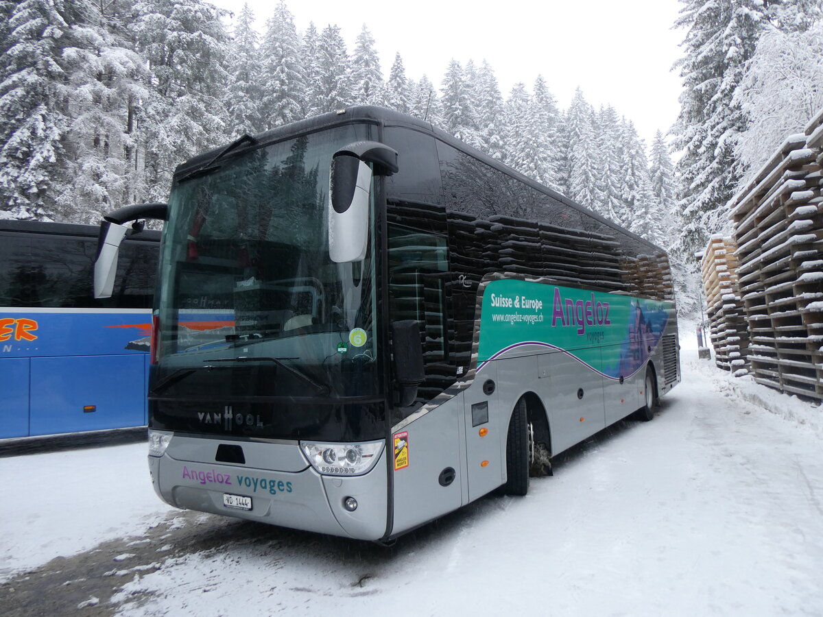 (258'430) - Angeloz, Villeneuve - VD 1444 - Van Hool am 6. Januar 2024 in Adelboden, ASB