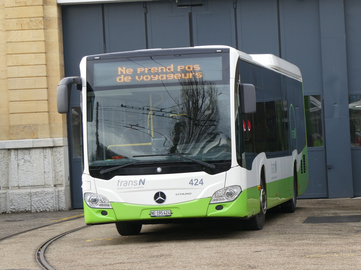 (258'924) - transN, La Chaux-de-Fonds - Nr. 424/NE 195'424 - Mercedes am 26. Januar 2024 in Neuchtel, Dpt