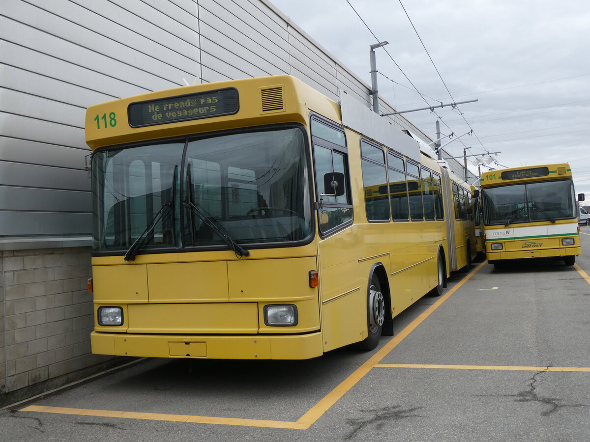 (258'948) - tranN, La Chaux-de-Fonds - Nr. 118 - NAW/Hess Gelenktrolleybus (ex TN Neuchtel Nr. 118) + Nr. 101 - NAW/Hess Gelenktrolleybus (ex TN Neuchtel Nr. 101) am 26. Januar 2024 in Marin, Dpt