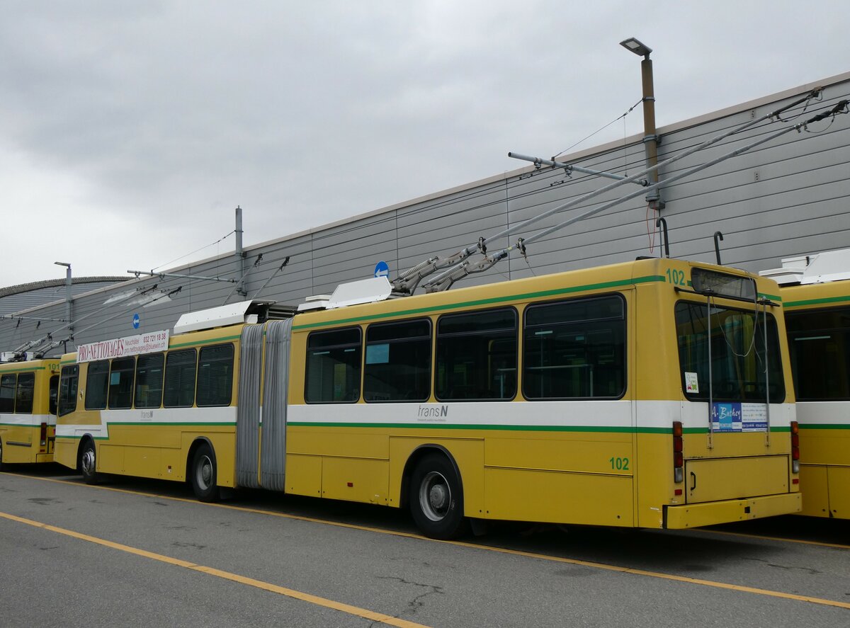 (258'956) - transN, La Chaux-de-Fonds - Nr. 102 - NAW/Hess Gelenktrolleybus (ex TN Neuchtel Nr. 102) am 26. Januar 2024 in Marin, Dpt