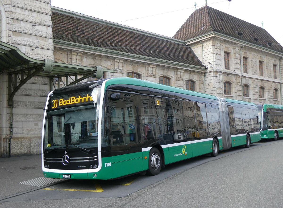 (259'001) - BVB Basel - Nr. 7114/BS 99'115 - eMercedes am 30. Januar 2024 beim Bahnhof Basel