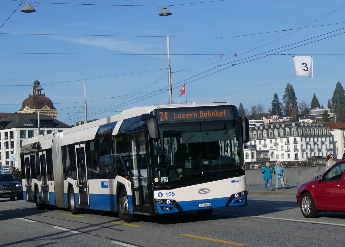 (259'190) - VBL Luzern - Nr. 105/LU 15'053 - Solaris am 6. Februar 2024 in Luzern, Bahnhofbrcke