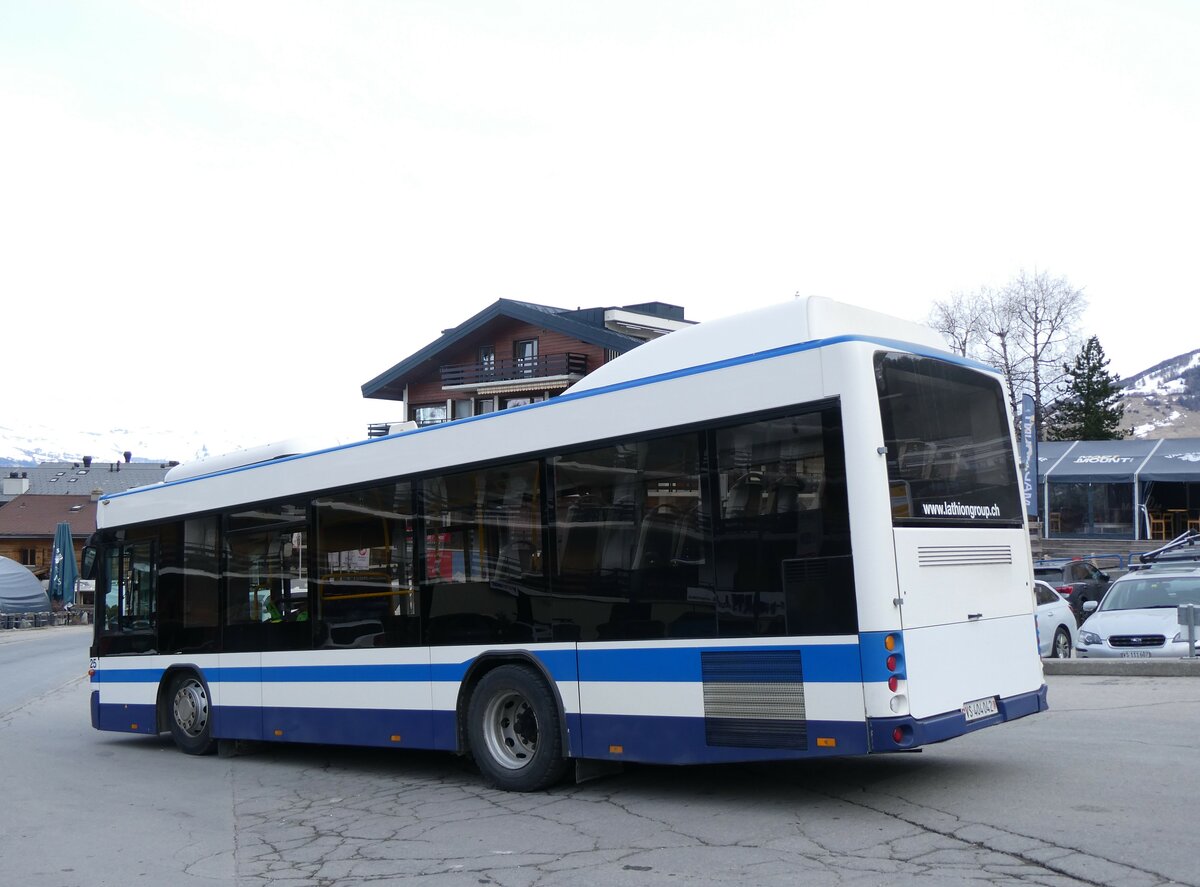 (259'365) - Lathion, Sion - Nr. 25/VS 404'042 - Scania/Hess (ex AHW Horgen; ex ZVB Zug Nr. 140) am 16. Februar 2024 in Haute-Nendaz, Tlcabine