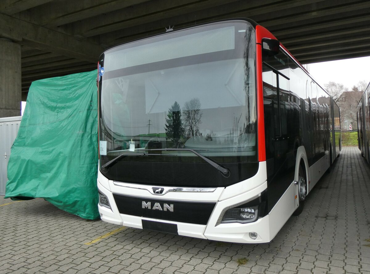 (259'385) - Twerenbold, Baden - Nr. 304 - MAN am 17. Februar 2024 in Kerzers, Murtenstrasse