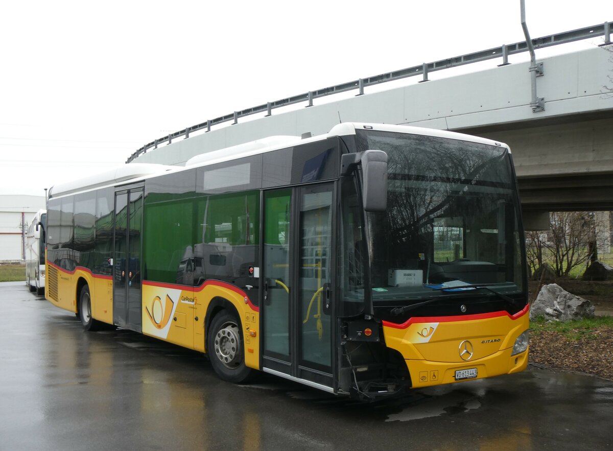 (259'392) - CarPostal Ouest - VD 613'443/PID 10'704 - Mercedes am 17. Februar 2024 in Kerzers, Interbus