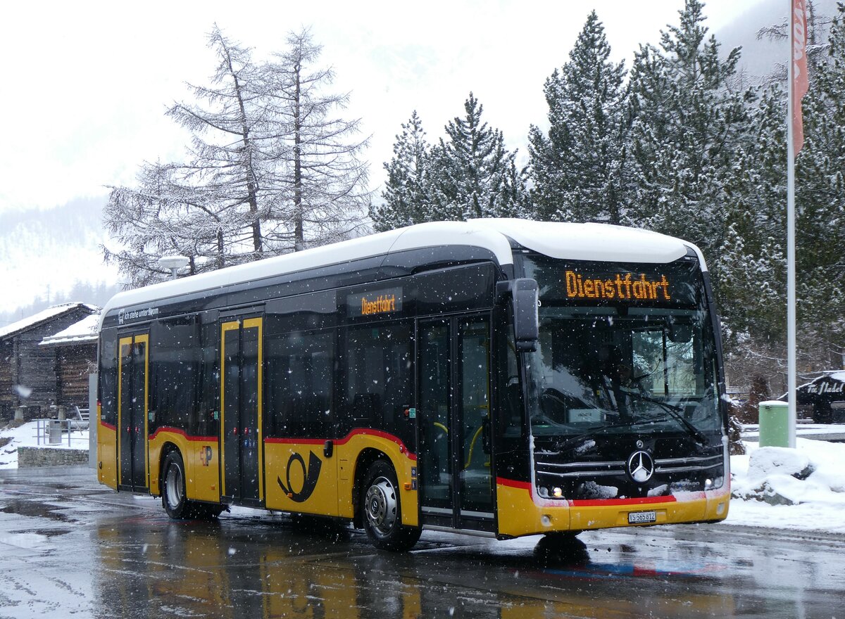 (259'718) - PostAuto Wallis - VS 565'812/PID 12'010 - eMercedes am 27. Februar 2024 in Saas-Fee, Busterminal