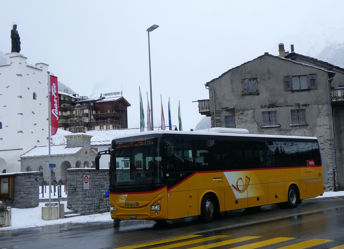 (259'743) - PostAuto Wallis - VS 441''406/PID 10'348 - Iveco am 27. Februar 2024 in Saas-Grund, Post