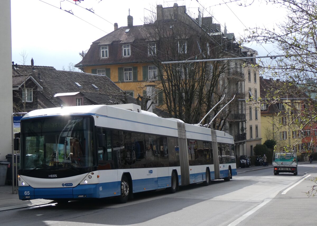 (260'140) - VBZ Zrich - Nr. 65 - Hess/Hess Doppelgelenktrolleybus am 4. Mrz 2024 in Zrich, Klusplatz