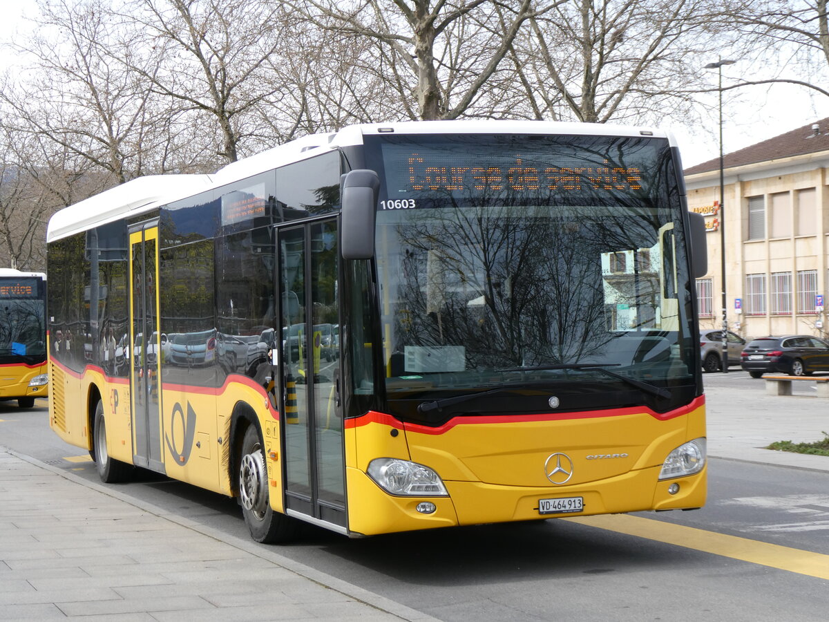 (260'854) - CarPostal Ouest - VD 464'913/PID 10'603 - Mercedes am 29. Mrz 2024 beim Bahnhof Yverdon