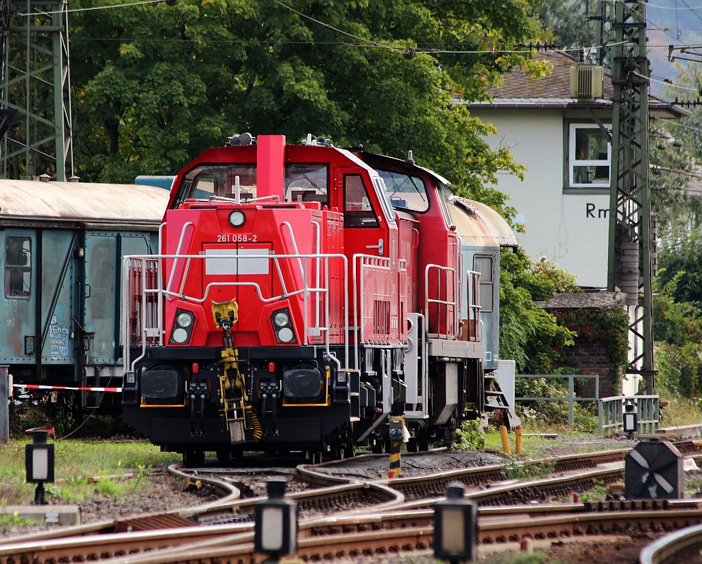 261 058-2 und eine unbekannte V90 stehen abgestellt im Bereich des DB Museums Koblenz-Lützel. 29.09.2012