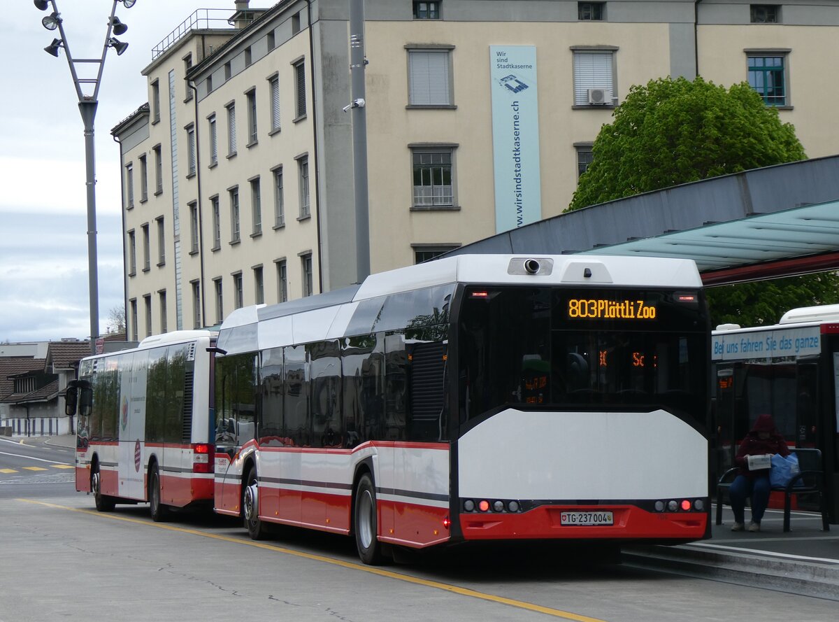 (261'088) - StadtBUS, Frauenfeld - Nr. 704/TG 237'004 - Solaris am 9. April 2024 beim Bahnhof Frauenfeld