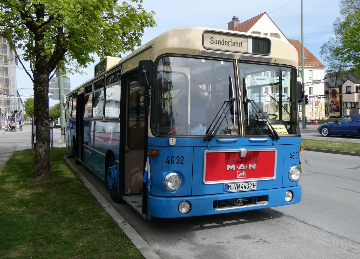 (261'246) - MVG Mnchen (OCM) - Nr. 4632/M-YN 4432H - MAN am 13. April 2024 in Mnchen, Marktplatz