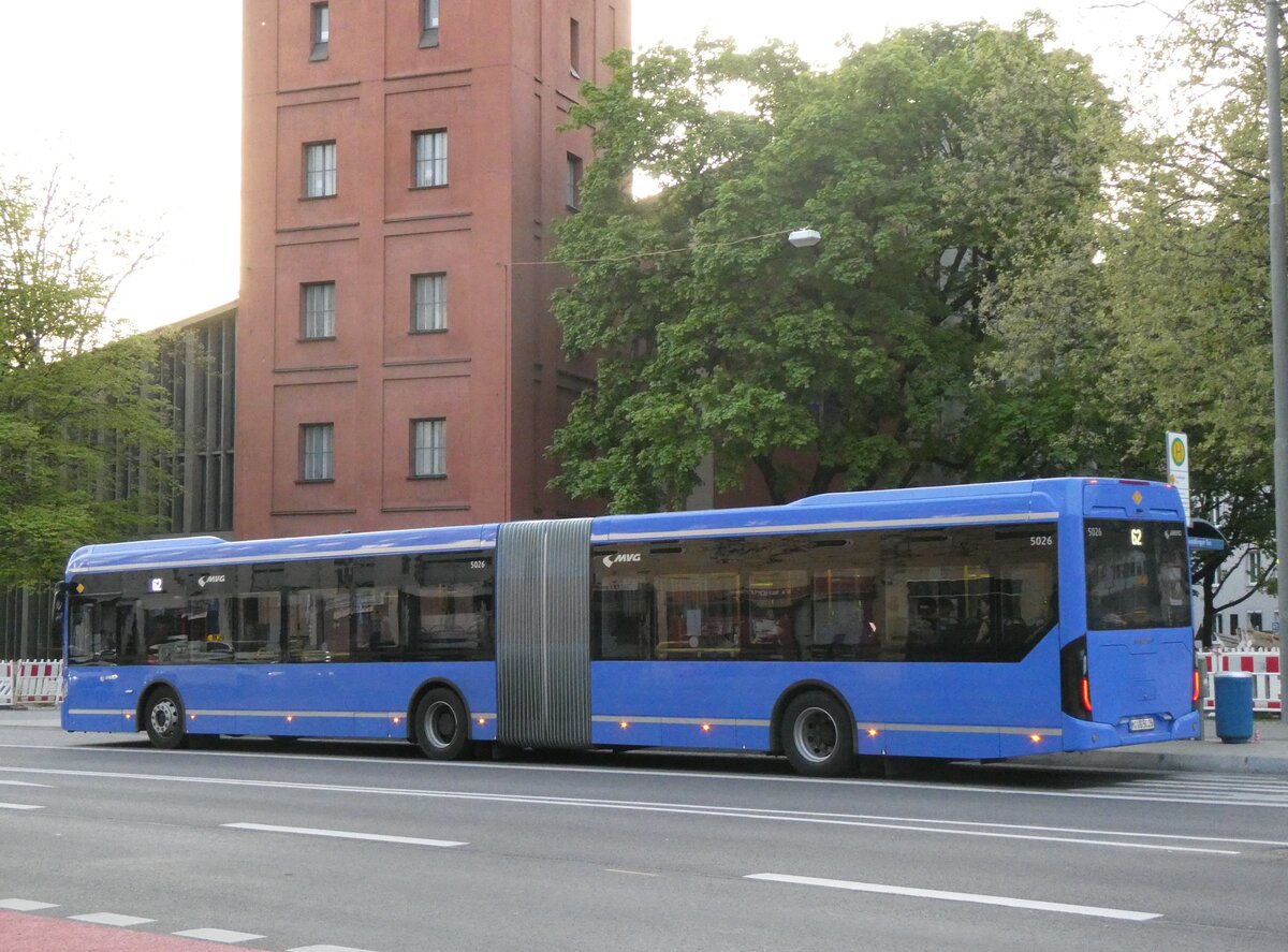 (261'290) - MVG Mnchen - Nr. 5026/M-VG 5026 - eEbusco am 13. April 2024 in Mnchen, Sendlinger Tor